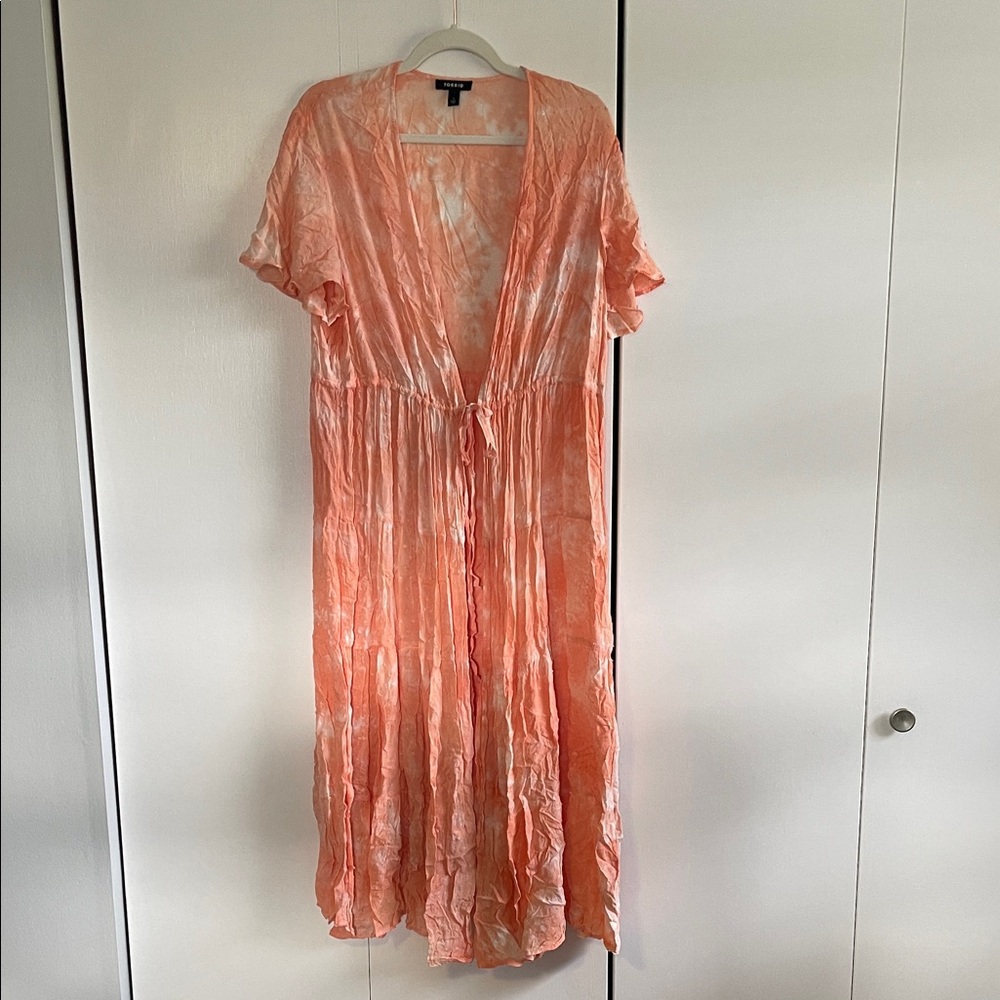 Torrid size 1 Peach/White long kimono. Wrinkles fairly easily. Great condition!